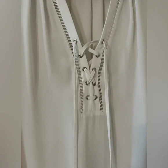 White House Black Market Bell Sleeve Flowy Rich White Blouse Women’s Size 8 - Picture 3 of 16